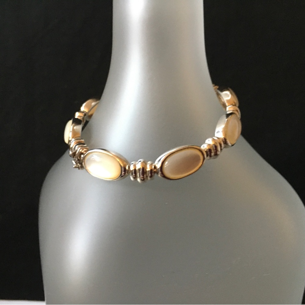 NICE! .925 Sterling Silver and Mother of Pearl Oval Bezel Set Bracelet Box Clasp